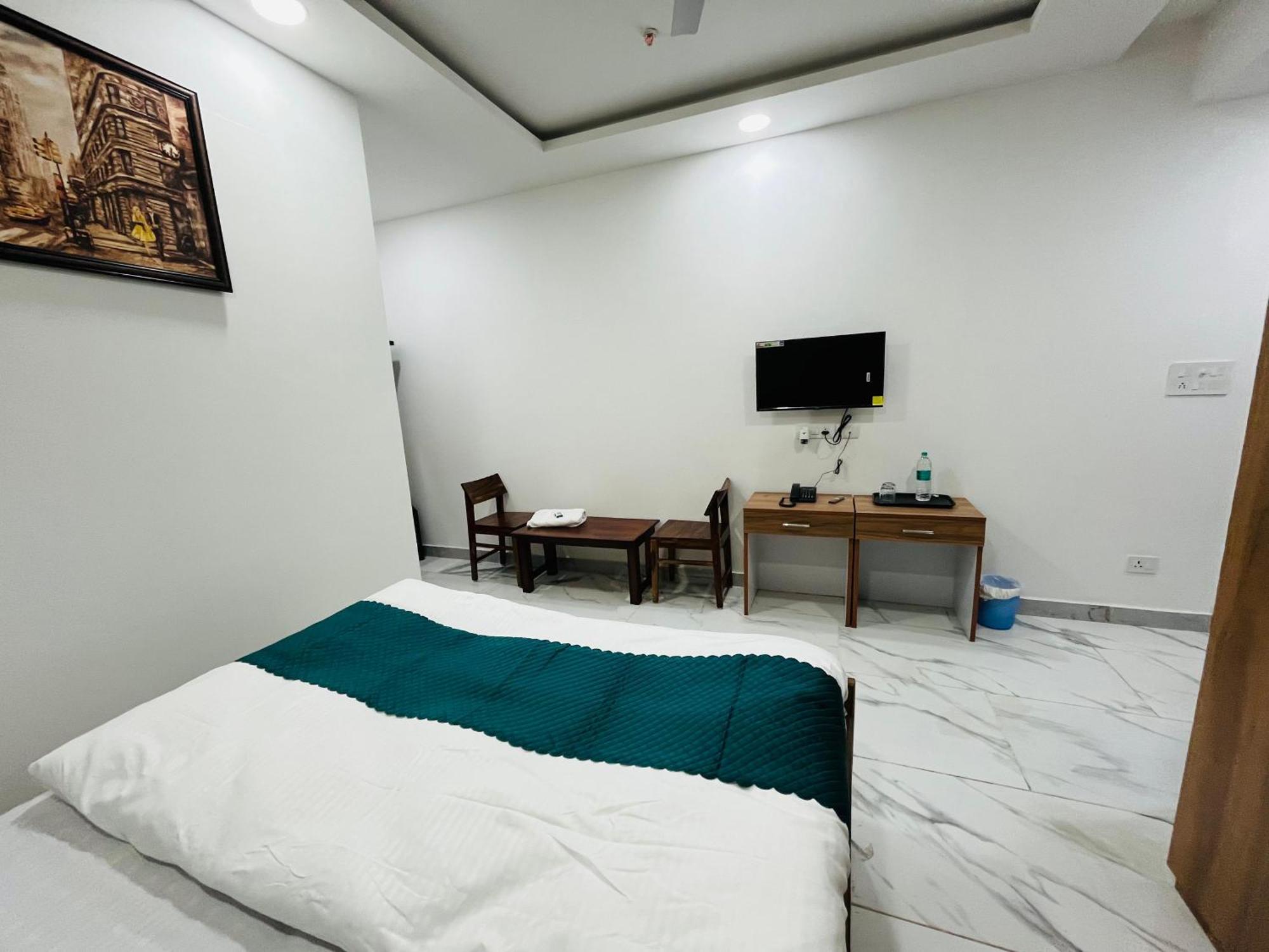 Townhouse Happy Habitat Guest House Greater Noida Exteriör bild