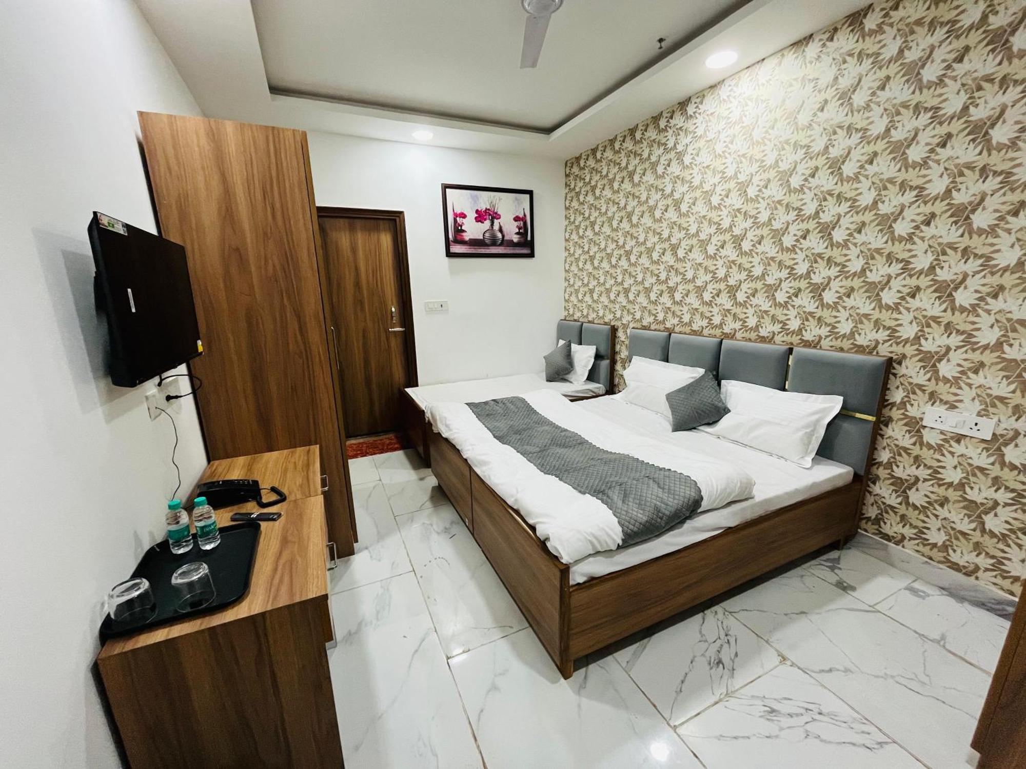 Townhouse Happy Habitat Guest House Greater Noida Exteriör bild