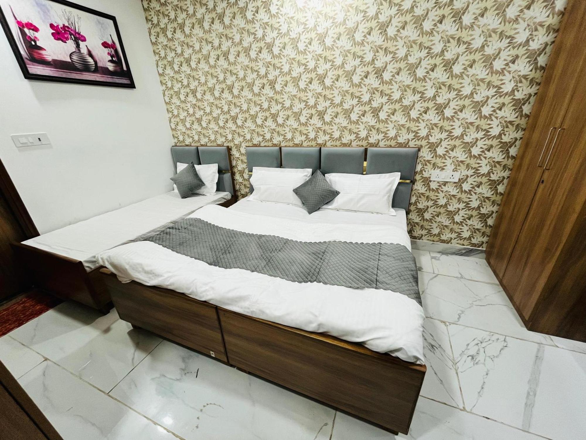 Townhouse Happy Habitat Guest House Greater Noida Exteriör bild
