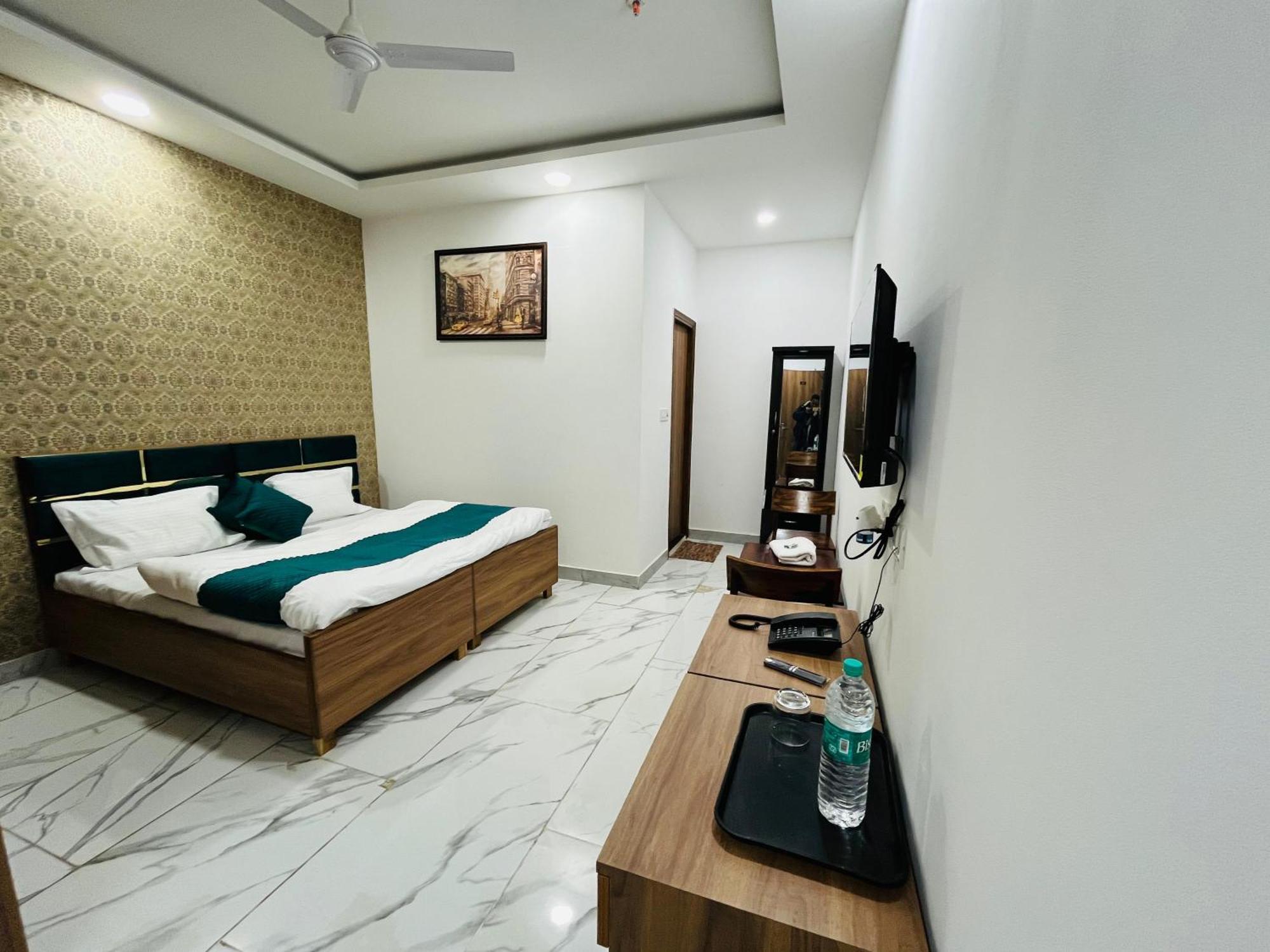 Townhouse Happy Habitat Guest House Greater Noida Exteriör bild